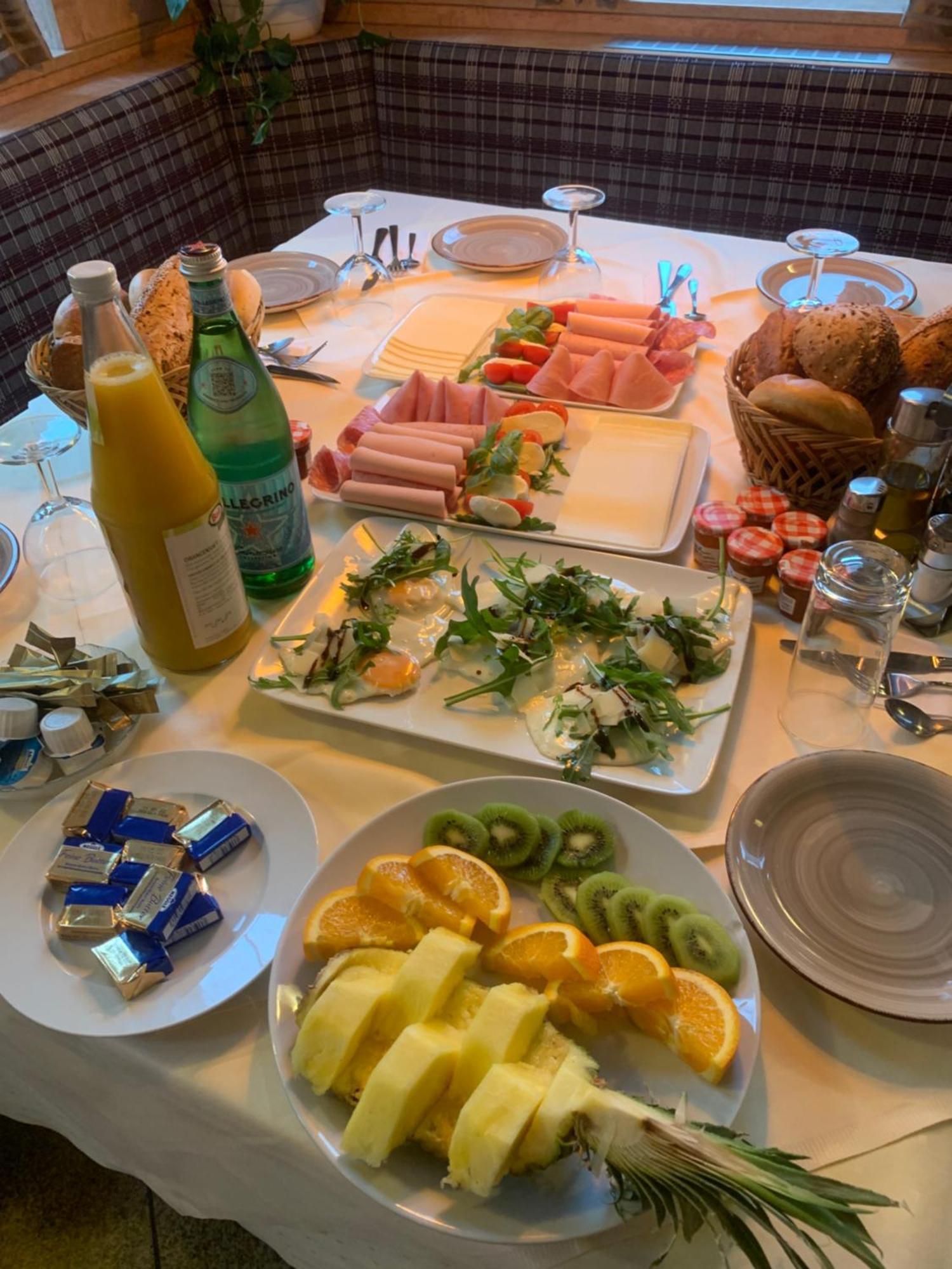 Hotel Pizzeria Da Beni Kochersteinsfeld Eksteriør bilde